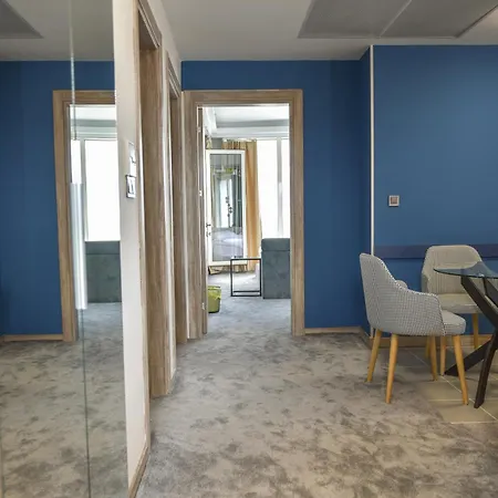 View Free Parking Apartment *